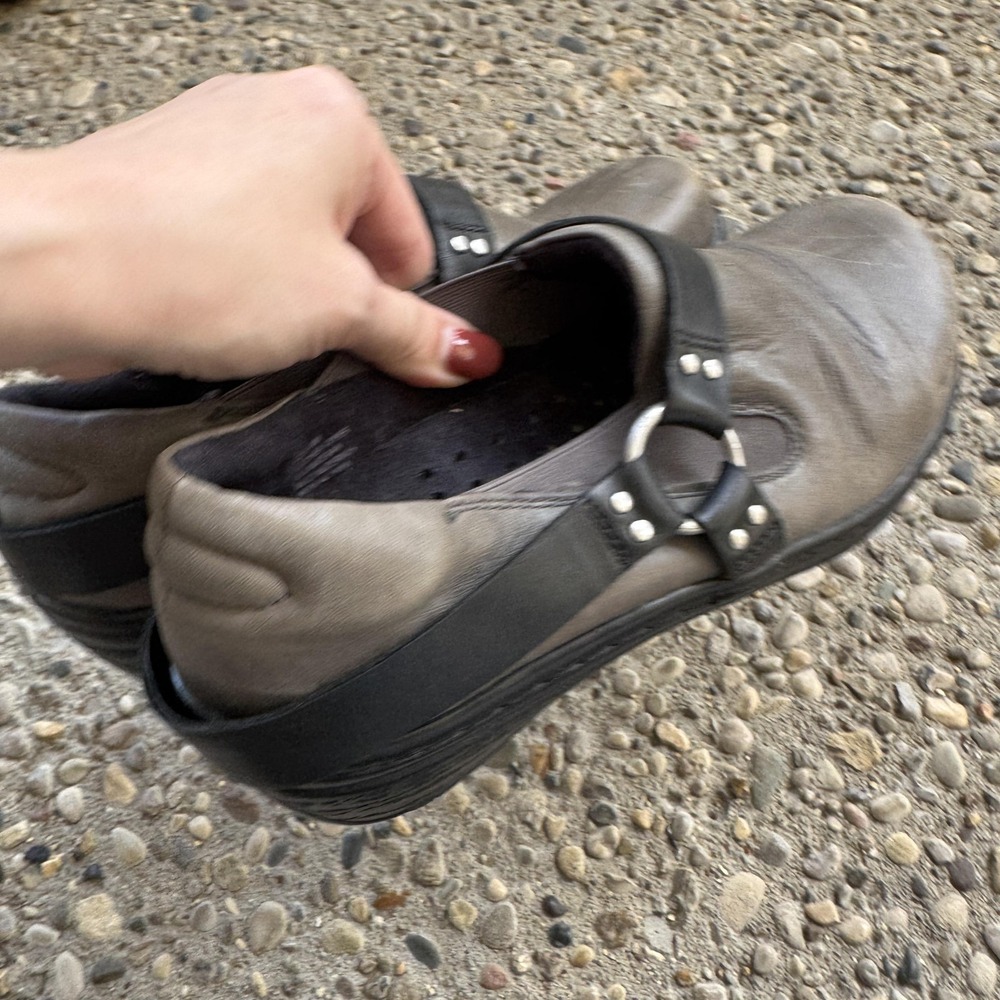 Klogs Footwear Shoes Womens Size 8.5 Gray Leather Clog Mule Black Harness Strap‎ - Picture 5 of 12